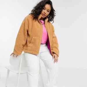 Nike cropped oversized sherpa fleece jacket in tan. Only worn once size Small.